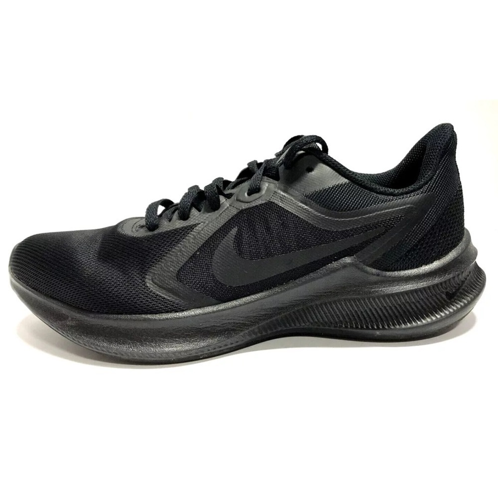 Nike Womenโs Downshifter 10 Black Running Shoes, Size 7 M.